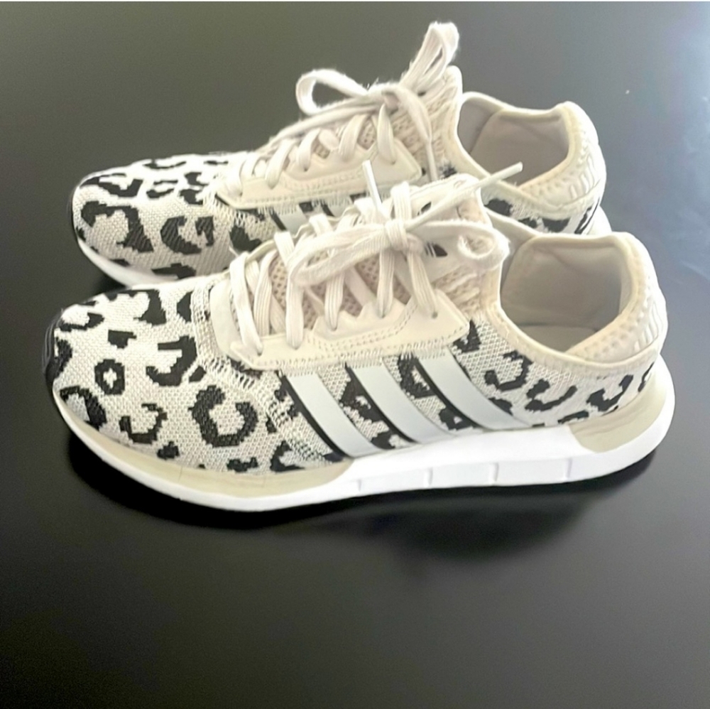 Adidas swift Originals Swift Run Sneakers Women’s US9 Leopard Print